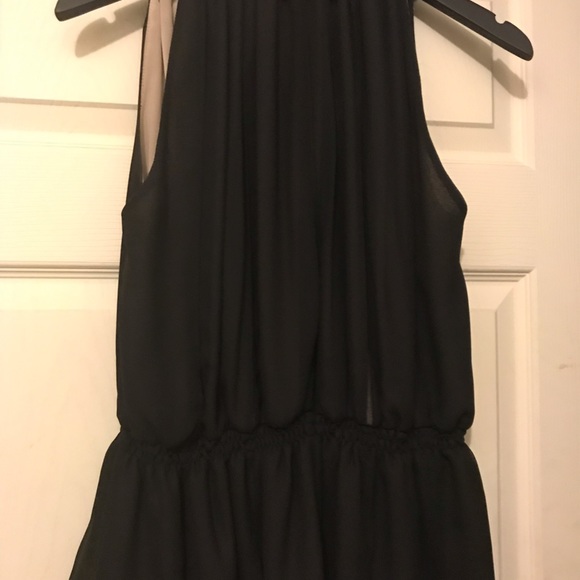 Sleeveless Ruffled Top!! - Picture 3 of 3